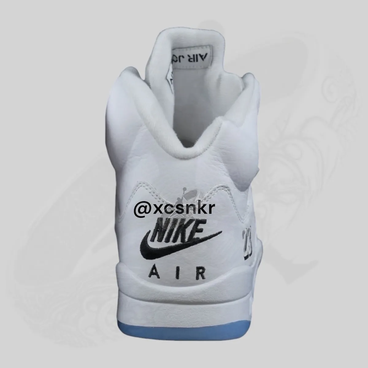 Par completo de las Air Jordan 5 White Metallic Silver 2026